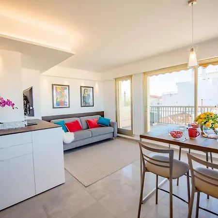 Апартаменти High Standing With Incredible Old And Sea Views *