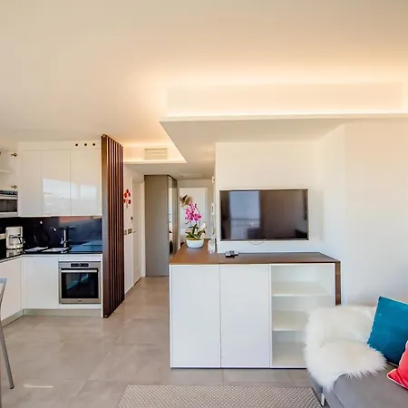 Apartment High Standing With Incredible Old And Sea Views *