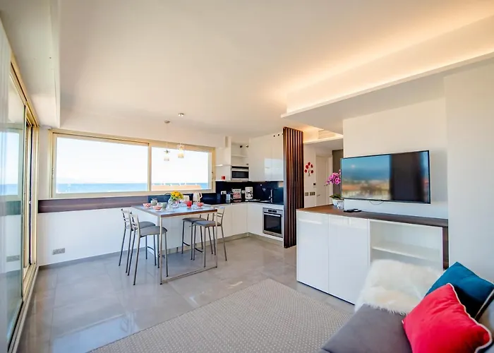 High Standing With Incredible Old And Sea Views Апартаменти Антіб