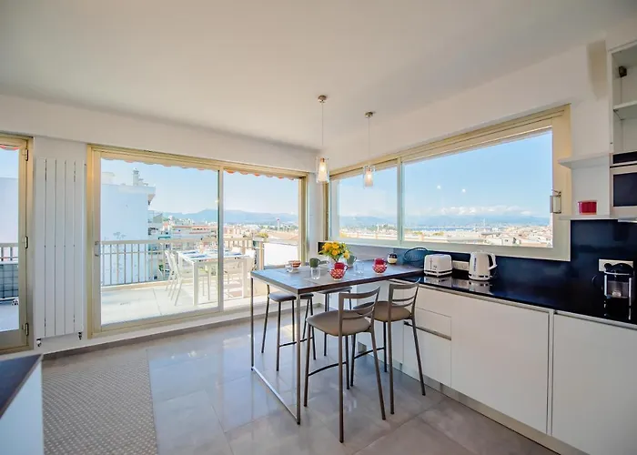 High Standing With Incredible Old And Sea Views Апартаменти *