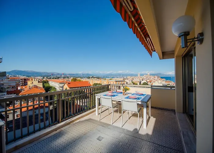 Апартаменти High Standing With Incredible Old And Sea Views *