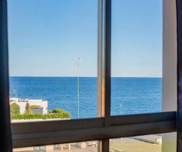 High Standing With Incredible Old And Sea Views Антіб