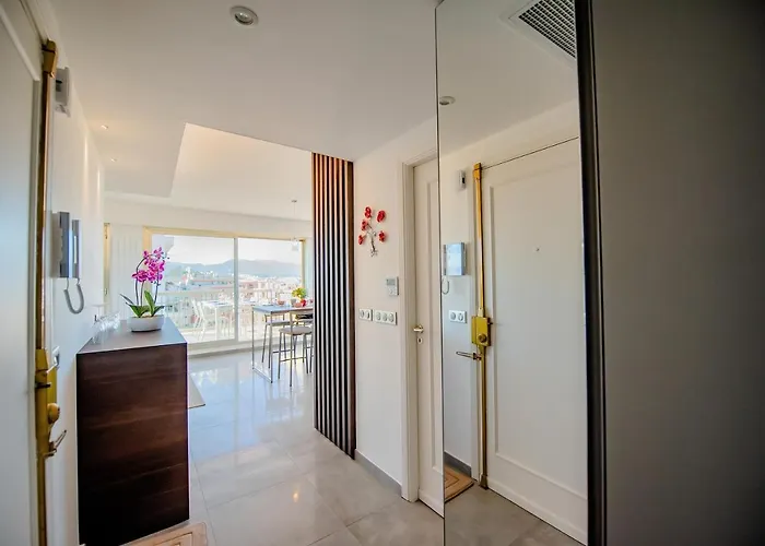 High Standing With Incredible Old And Sea Views Апартаменти Антіб