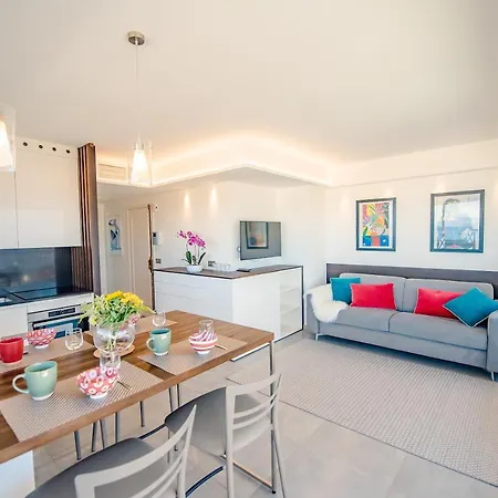 High Standing With Incredible Old And Sea Views Appartamento Antibes