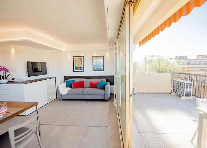 High Standing With Incredible Old And Sea Views Appartamento Antibes