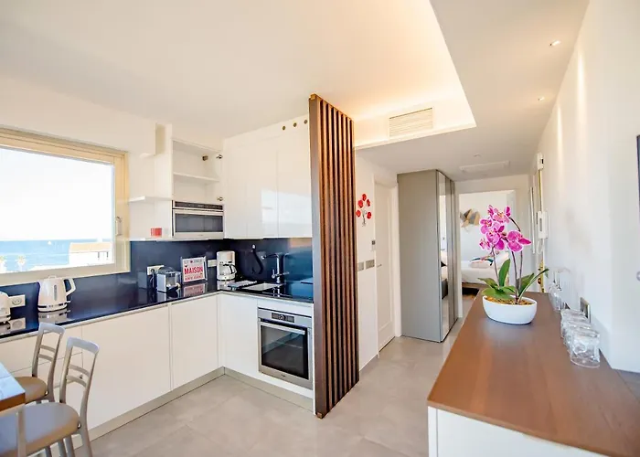 High Standing With Incredible Old And Sea Views Appartamento Antibes