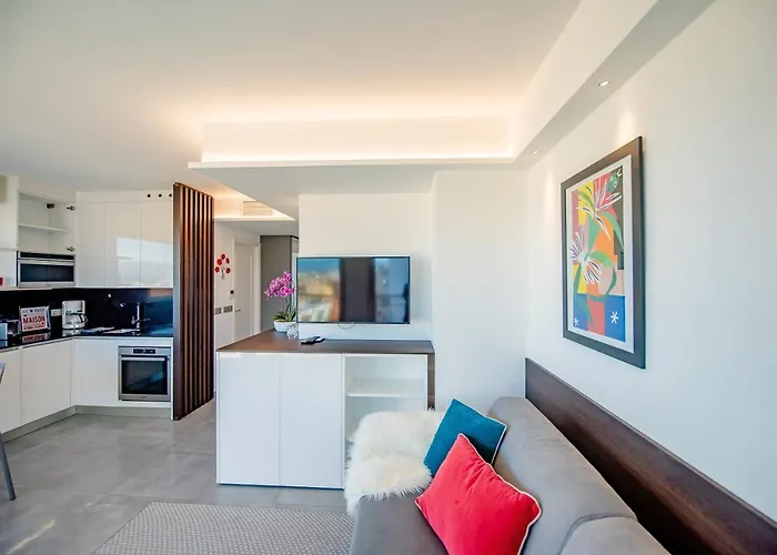 High Standing With Incredible Old And Sea Views * Antibes