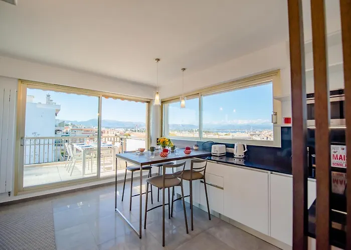 High Standing With Incredible Old And Sea Views * 昂蒂布