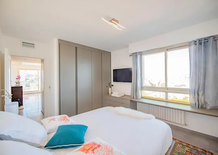 High Standing With Incredible Old And Sea Views Antibes