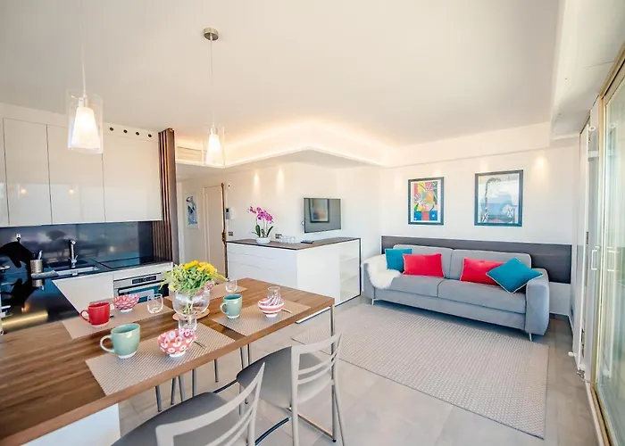 High Standing With Incredible Old And Sea Views Appartamento Antibes